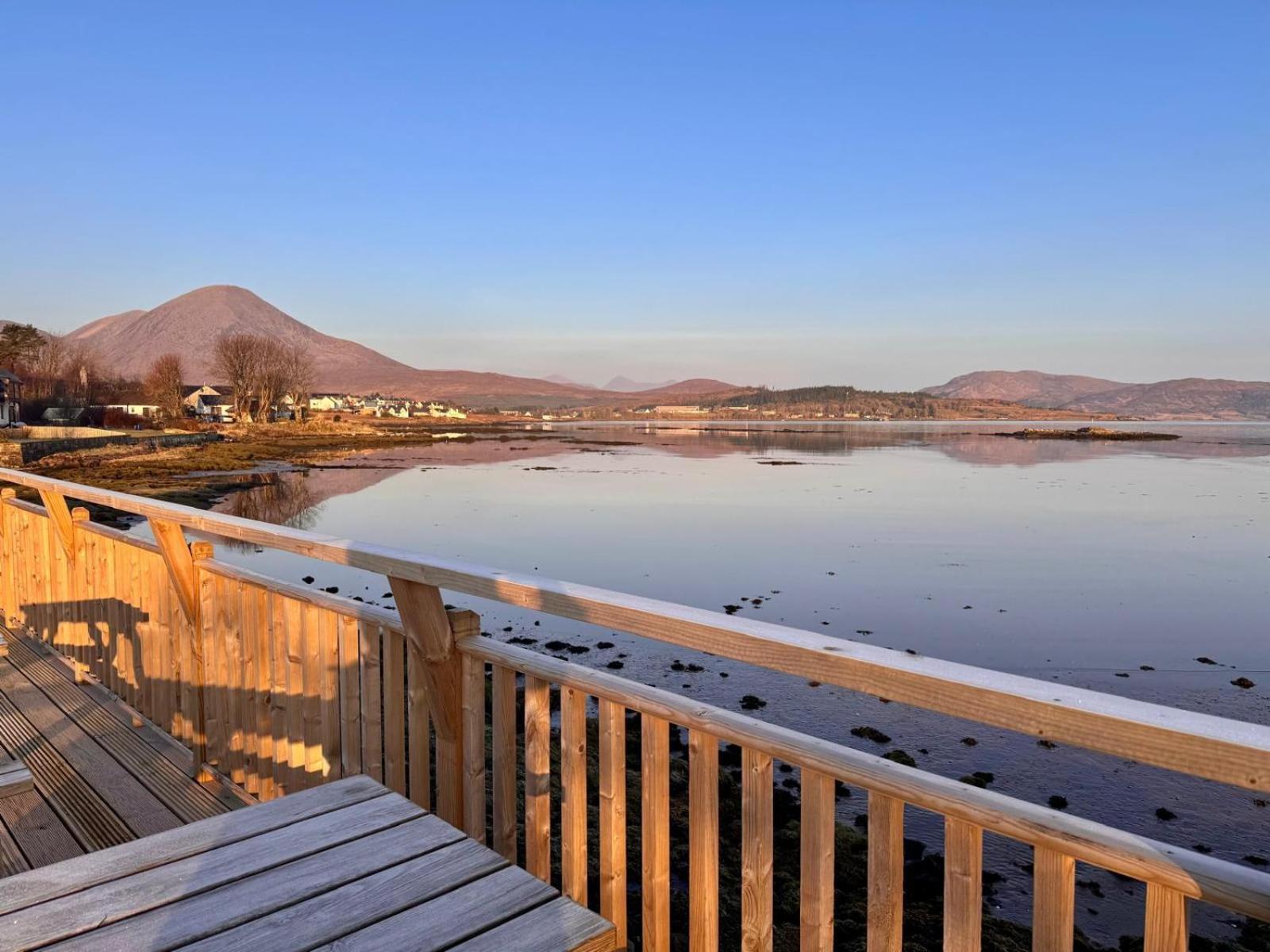 Hebridean Inn - Self Catering With Spectacular Views Broadford  Exterior photo