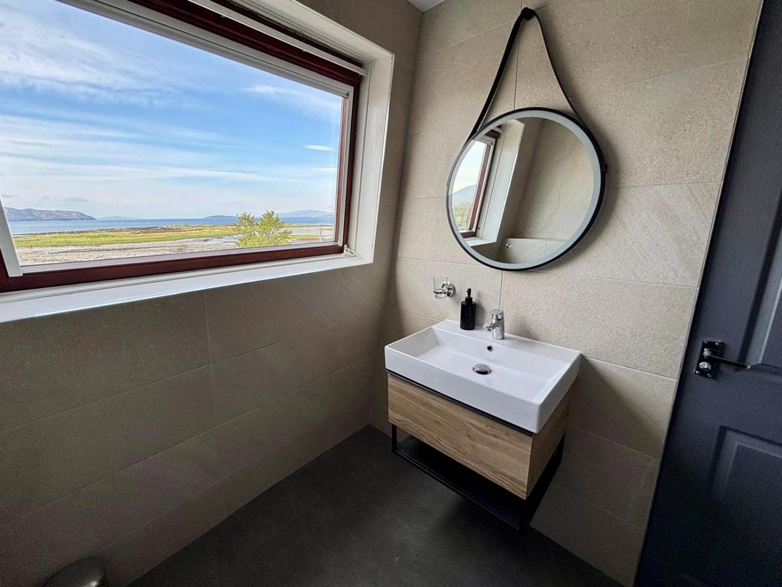 Hebridean Inn - Self Catering With Spectacular Views Broadford  Exterior photo