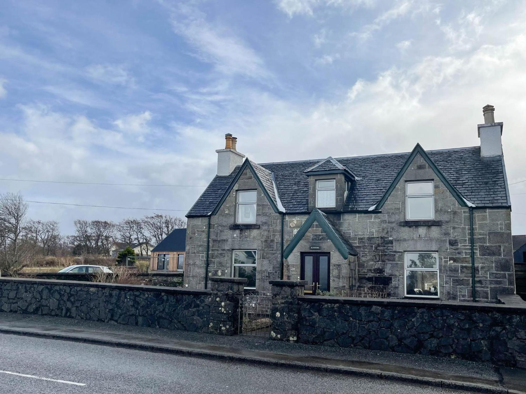 Hebridean Inn - Self Catering With Spectacular Views Broadford  Room photo