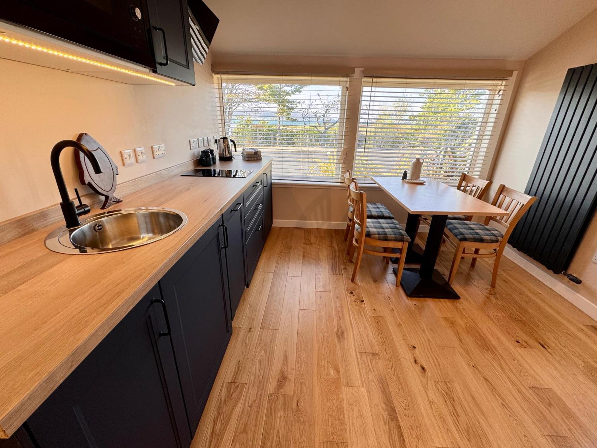 Hebridean Inn - Self Catering With Spectacular Views Broadford  Exterior photo