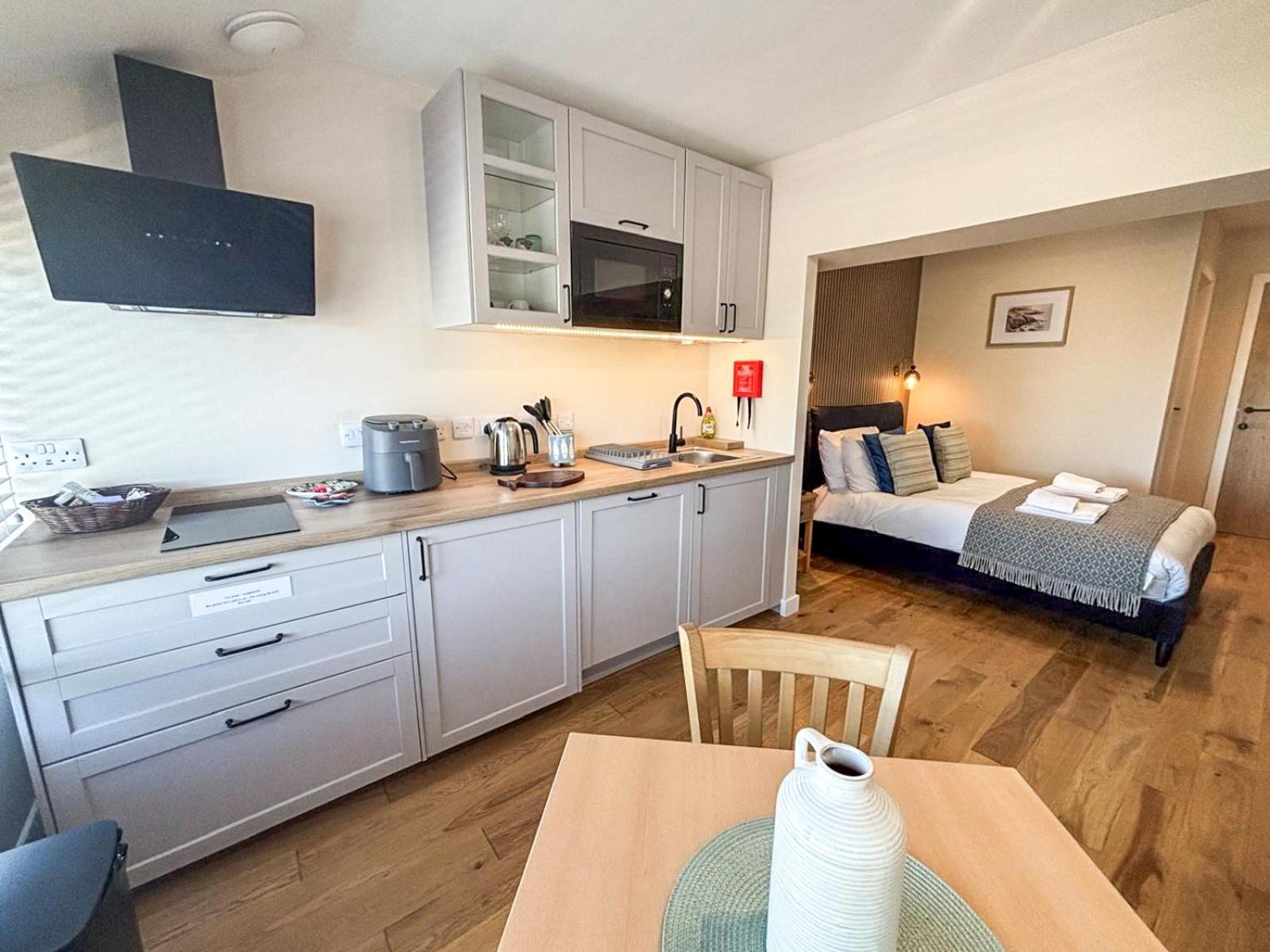 Hebridean Inn - Self Catering With Spectacular Views Broadford  Exterior photo